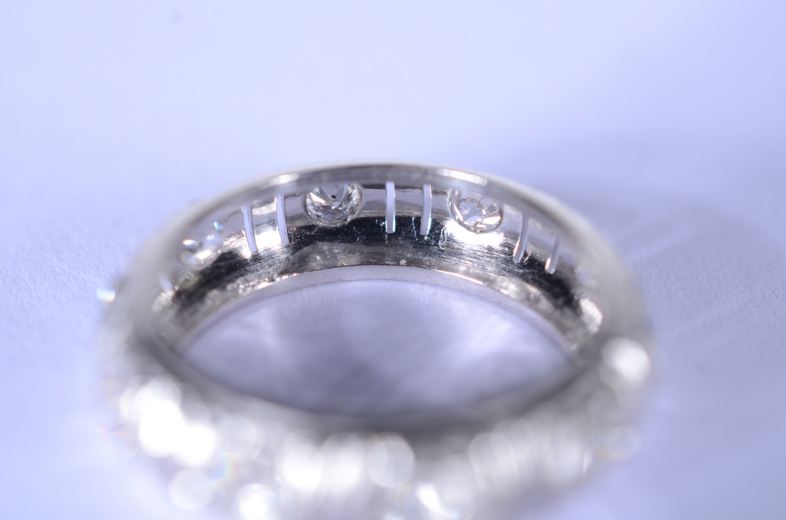 Aliança completa de platina Art Deco cravejado com 8 brilhantes de... - foto 4 de 6