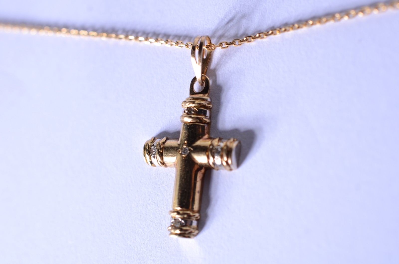 Colar de ouro 18 k., contraste 750 mls com crucifixo.(Por motivos de... - foto 2 de 8