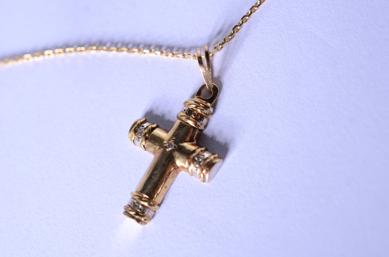 Colar de ouro 18 k., contraste 750 mls com crucifixo.(Por motivos de... - foto 5 de 8