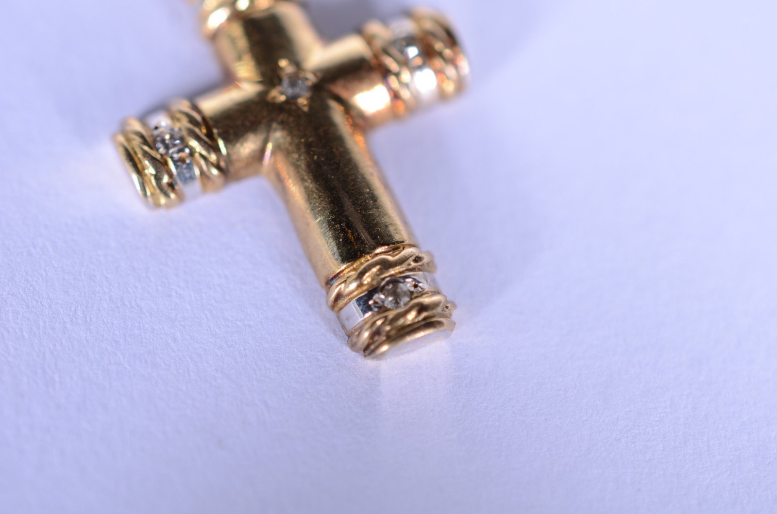 Colar de ouro 18 k., contraste 750 mls com crucifixo.(Por motivos de... - foto 7 de 8