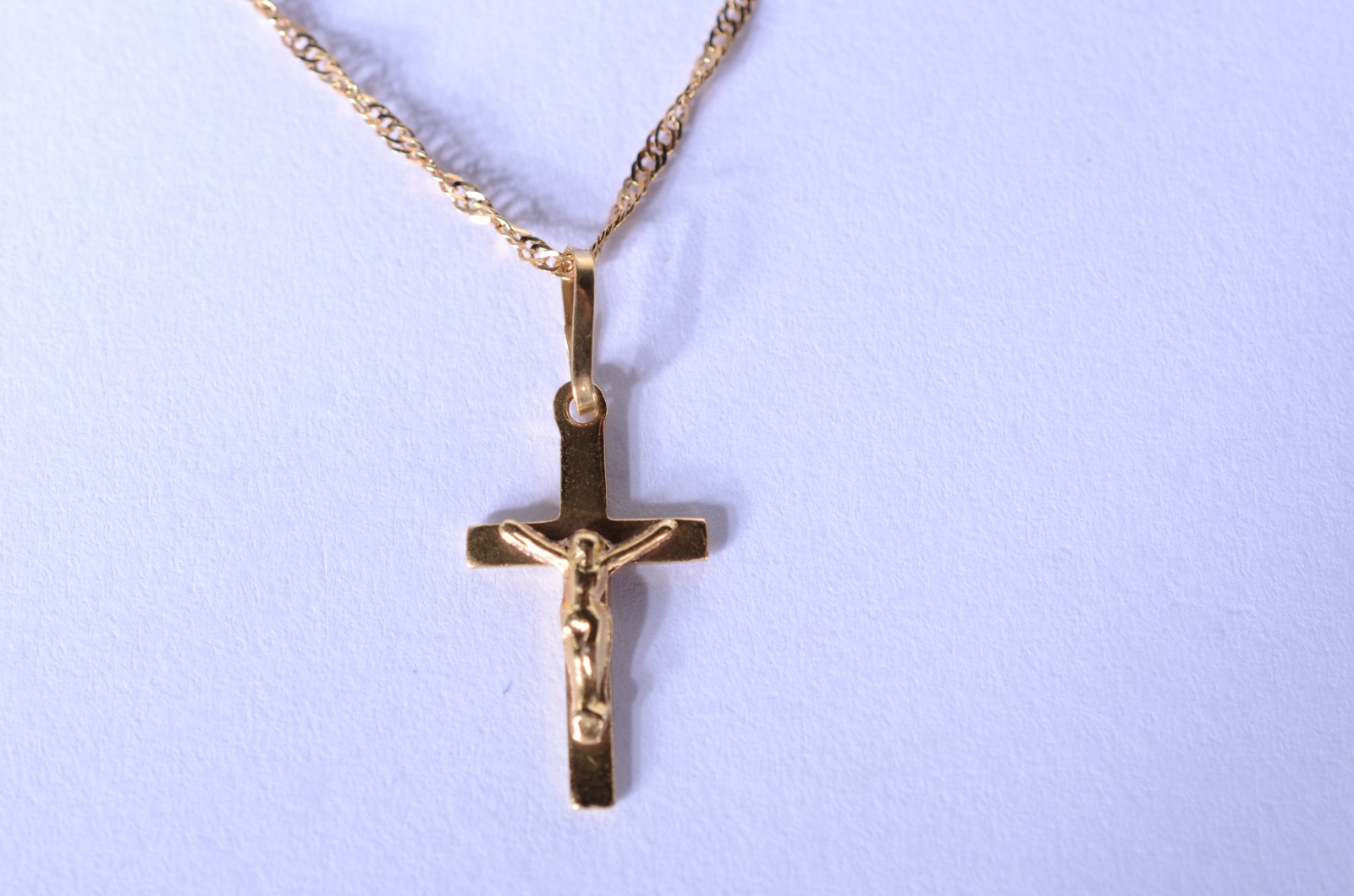 Colar de ouro 18 k., contraste 750 mls com crucifixo. (Por motivos de... - foto 1 de 6