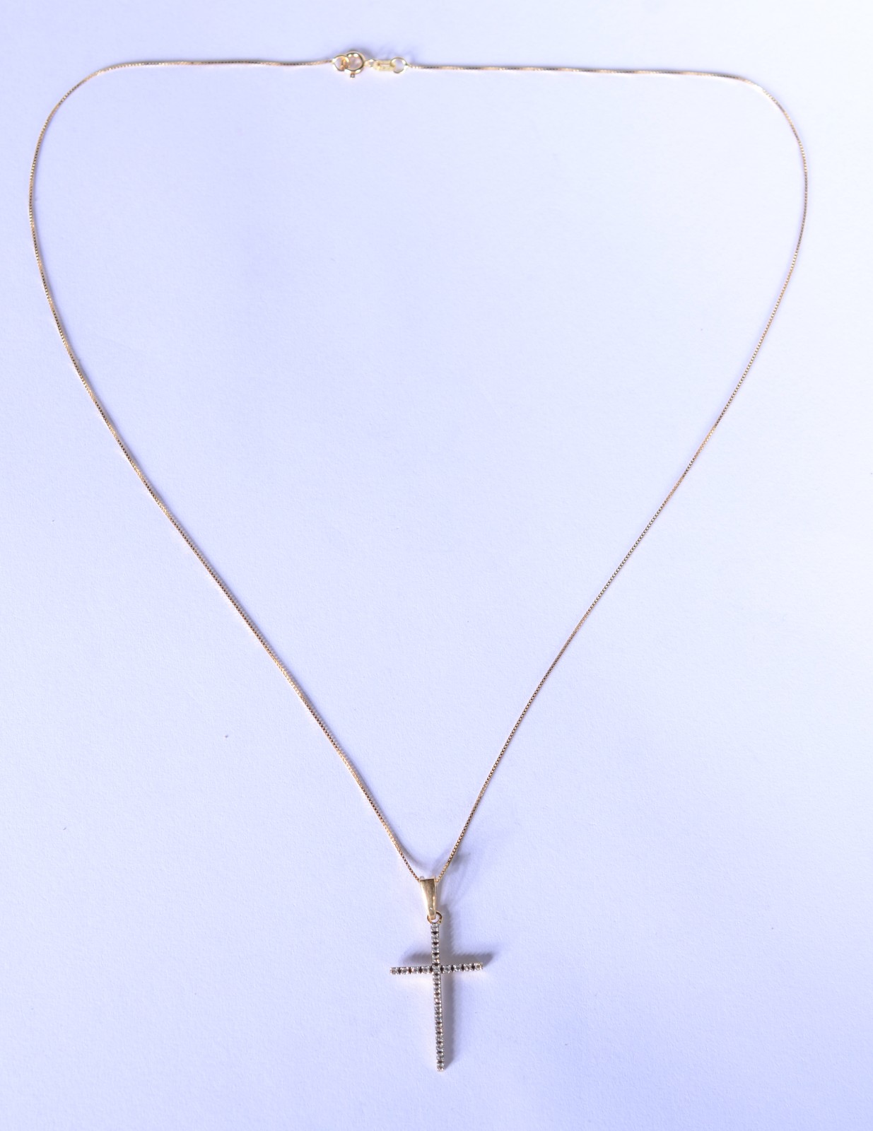 Colar de ouro 18 k., contraste 750 mls com crucifixo cravejado com... - foto 2 de 7