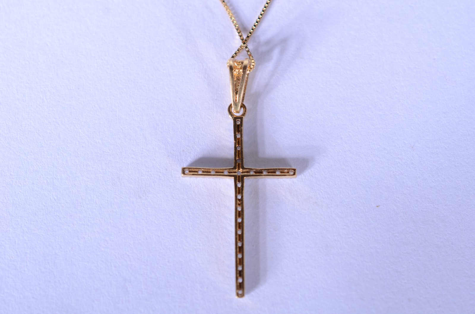 Colar de ouro 18 k., contraste 750 mls com crucifixo cravejado com... - foto 7 de 7
