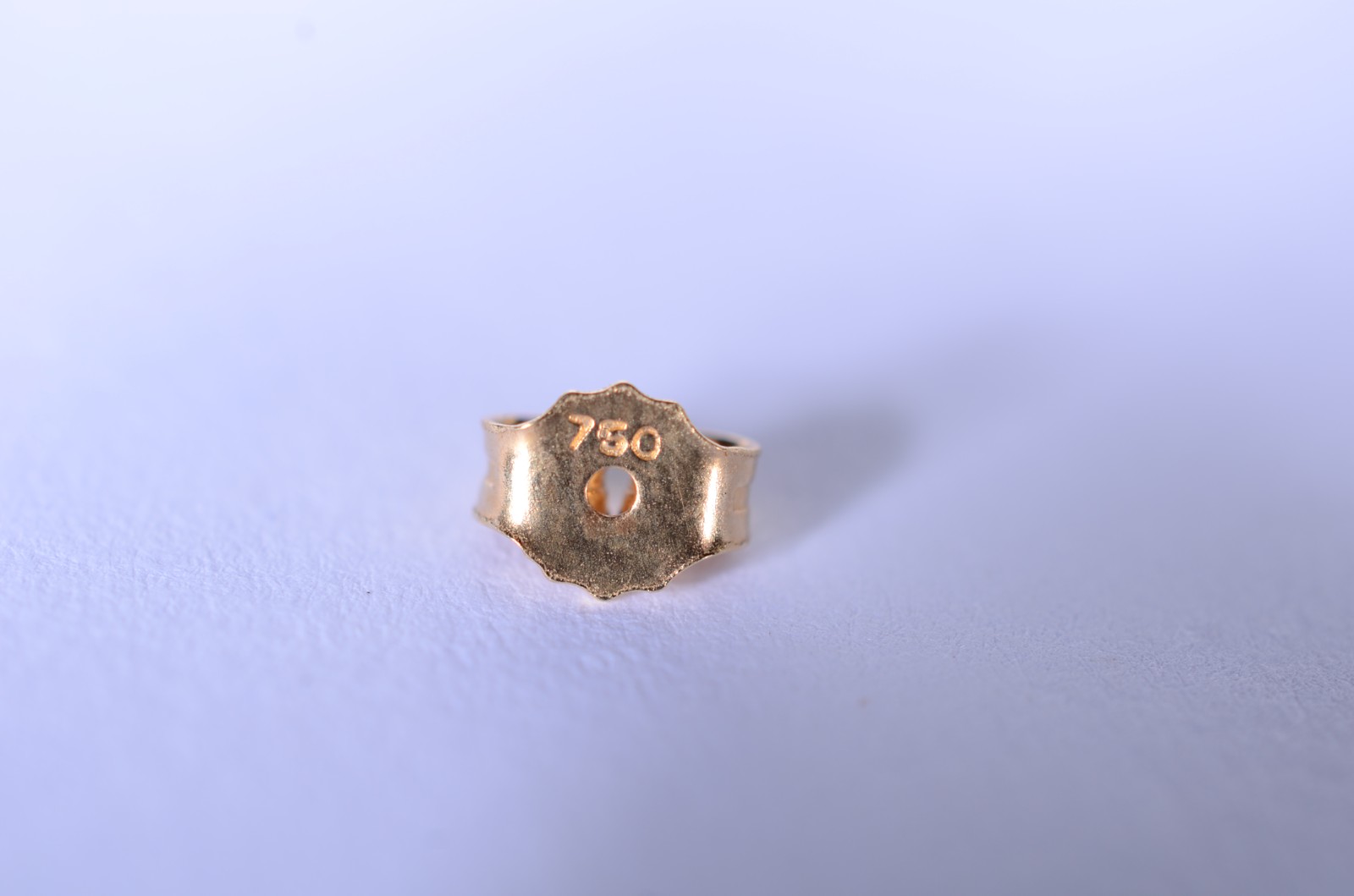 Par de brincos de ouro 18 k., na forma de "trevo" cravejado de... - foto 3 de 4