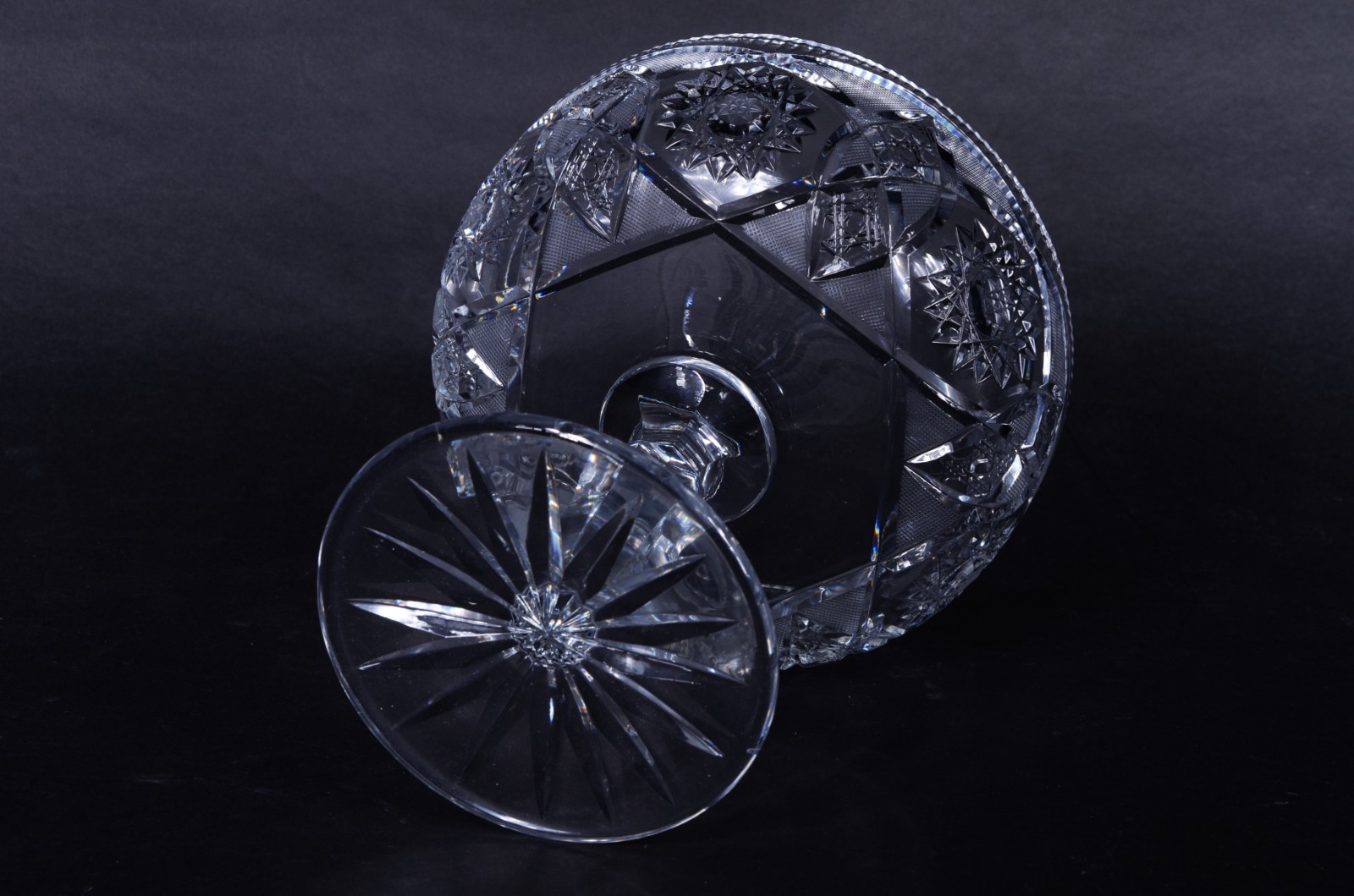 Fruteira de pé alto de cristal tcheco lapidado. - foto 8 de 8