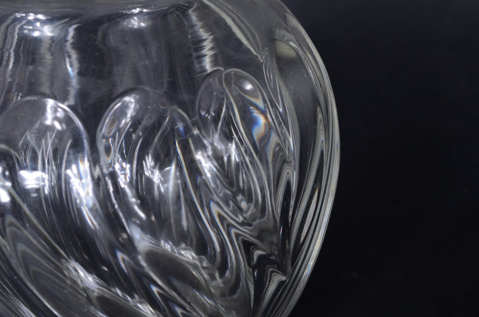 Vaso antigo de cristal com gomos retorcidos. - foto 7 de 8