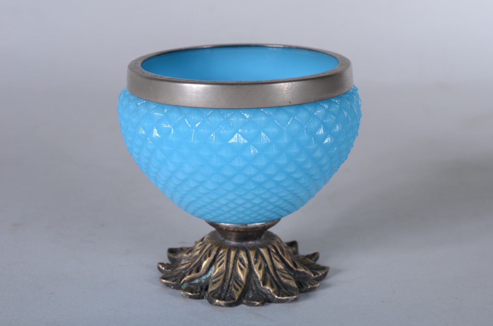Par de vasos de opalina azul e bowl com metal. - foto 7 de 7