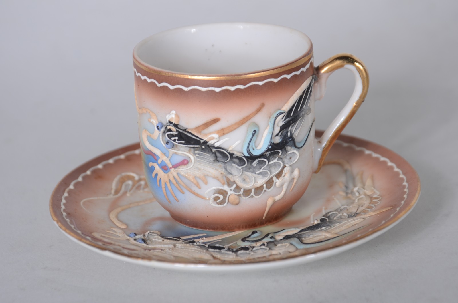 Parte de serviço de porcelana oriental, sendo: 6 xícaras de café e 4... - foto 2 de 8
