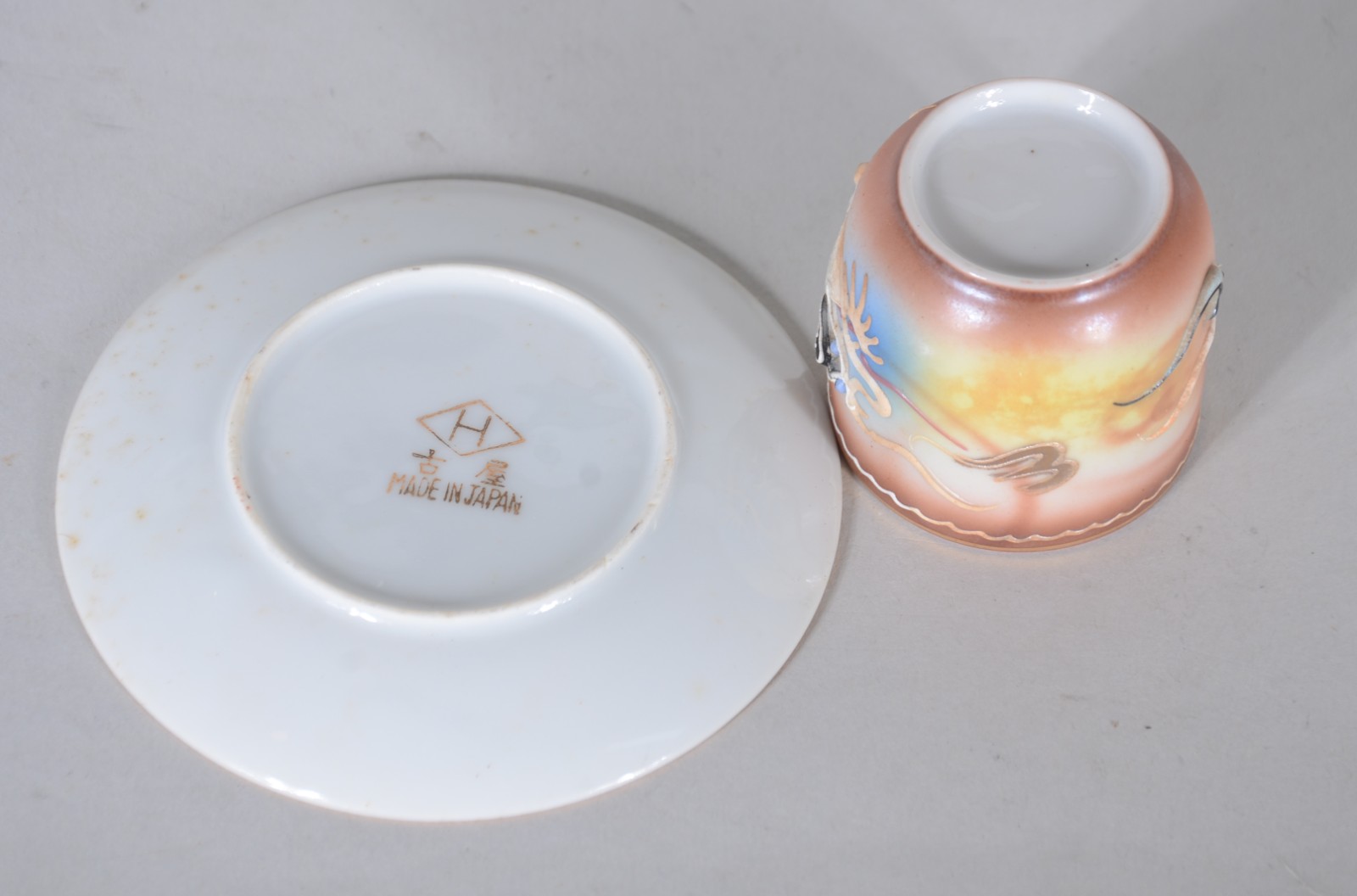 Parte de serviço de porcelana oriental, sendo: 6 xícaras de café e 4... - foto 4 de 8