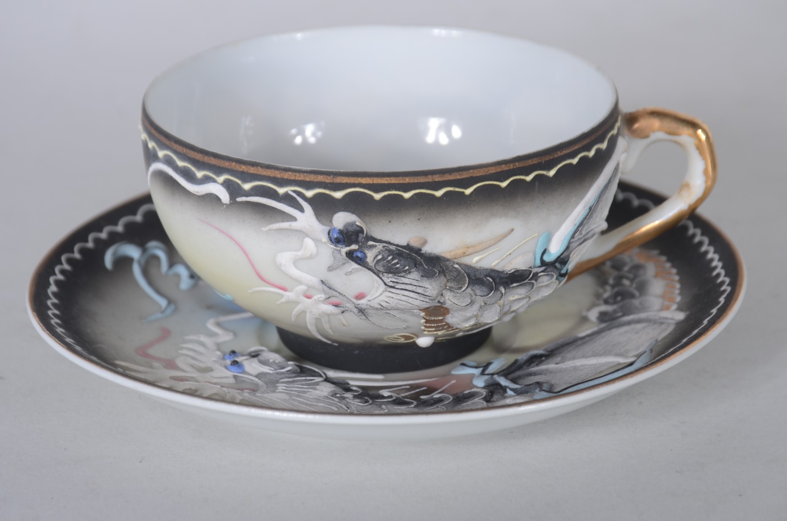Parte de serviço de porcelana oriental, sendo: 6 xícaras de café e 4... - foto 5 de 8