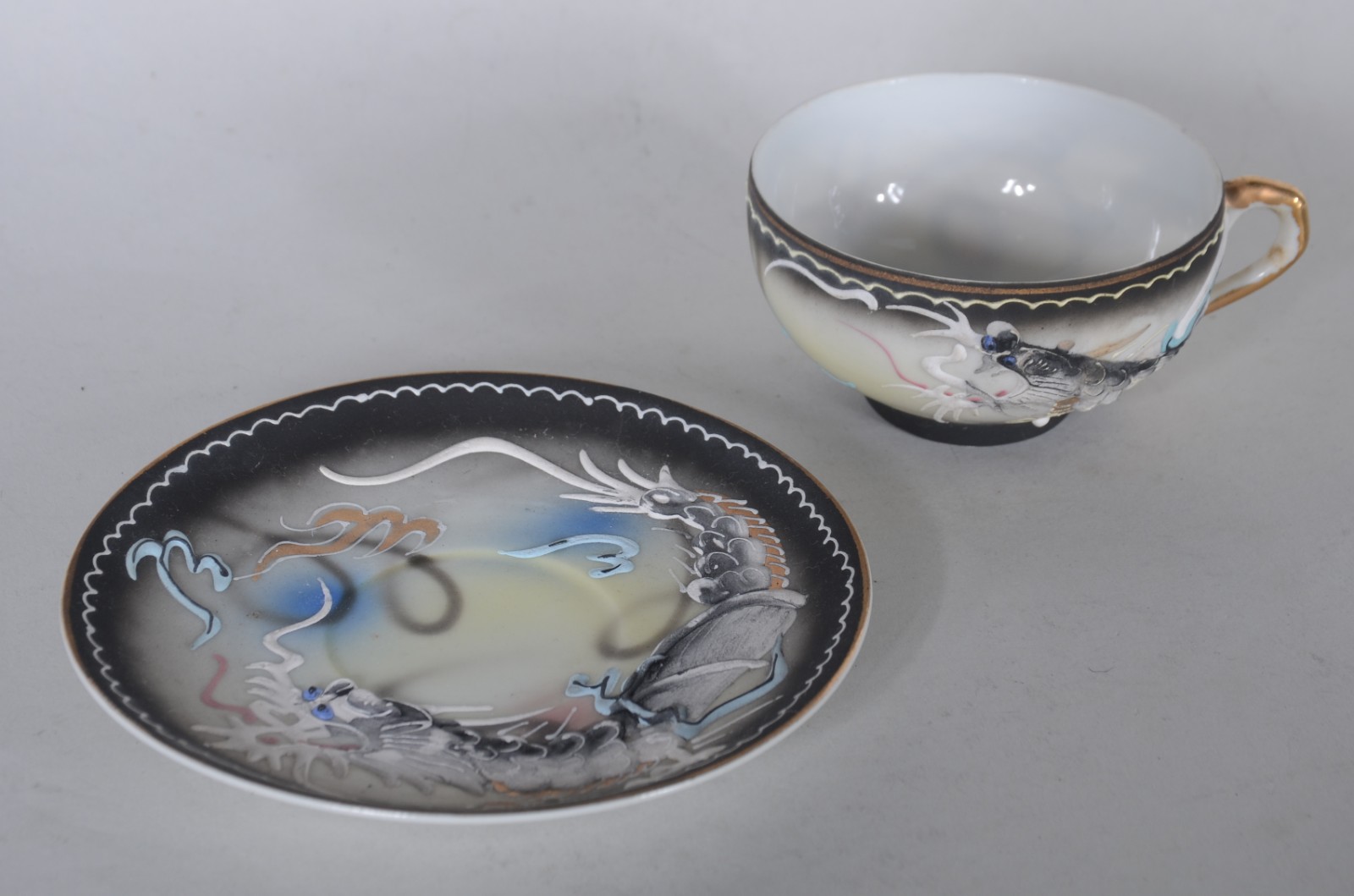 Parte de serviço de porcelana oriental, sendo: 6 xícaras de café e 4... - foto 6 de 8