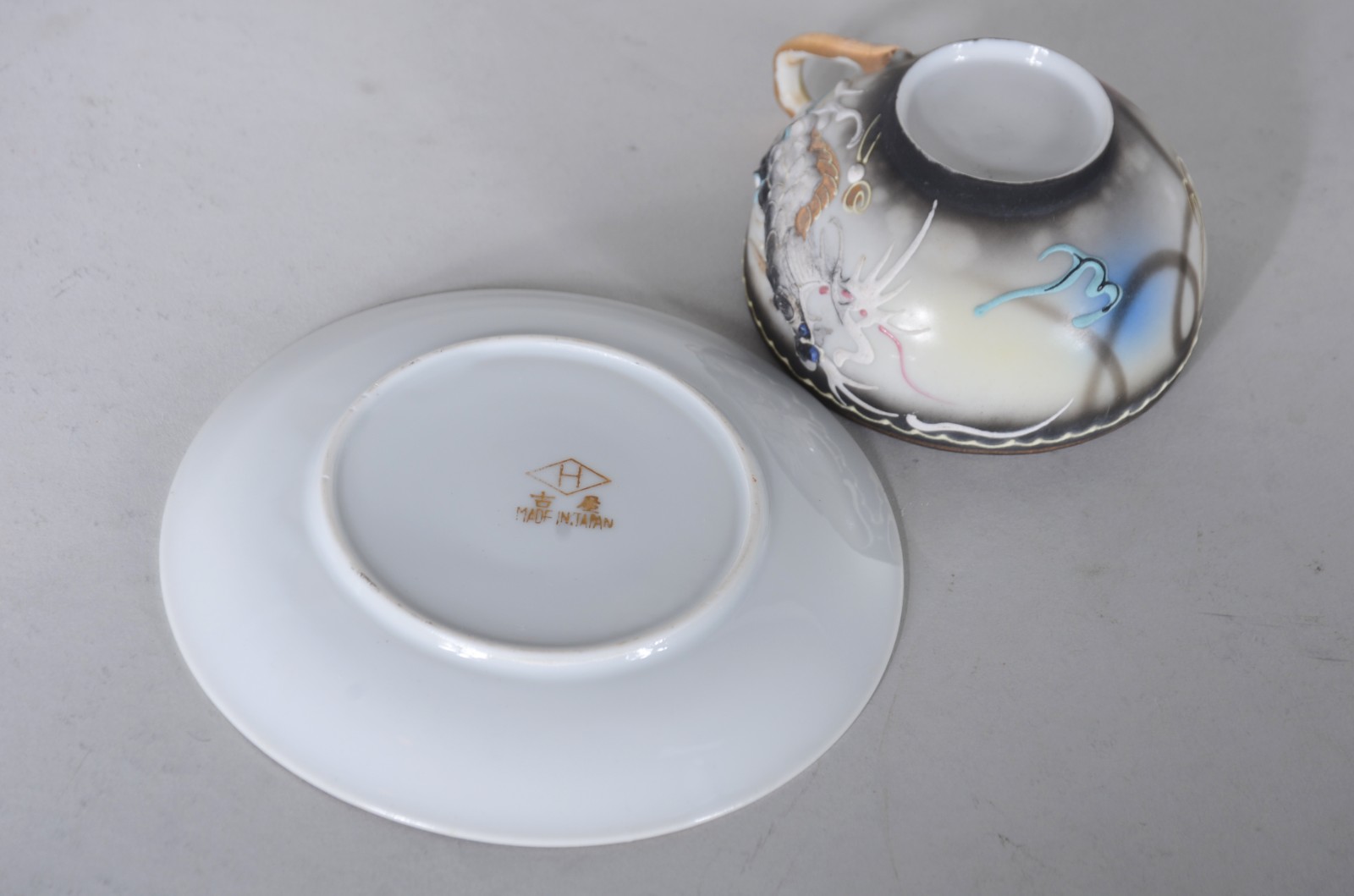 Parte de serviço de porcelana oriental, sendo: 6 xícaras de café e 4... - foto 7 de 8