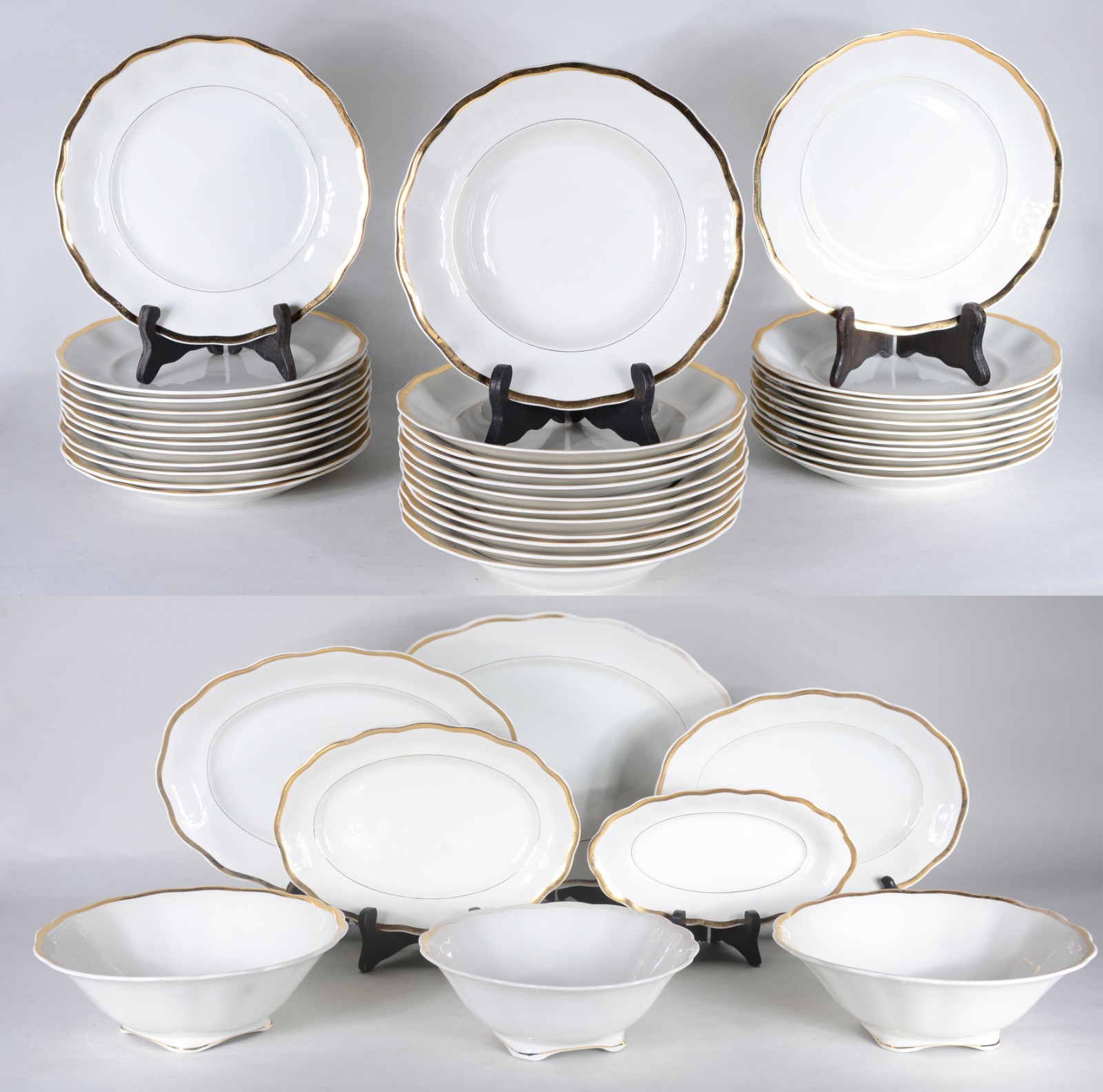 Aparelho de jantar de porcelana polonesa na cor creme com frisos... - foto 1 de 8