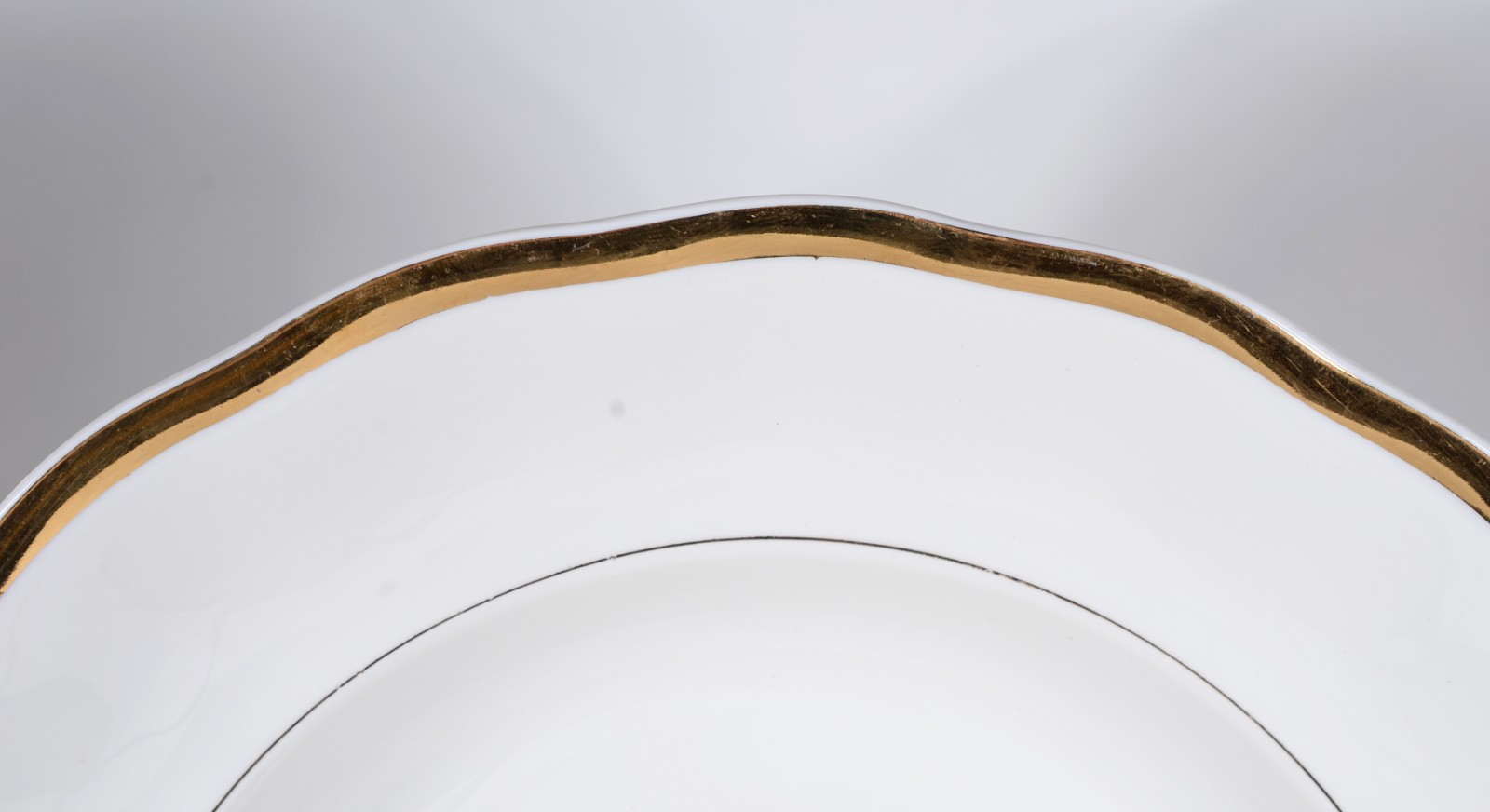 Aparelho de jantar de porcelana polonesa na cor creme com frisos... - foto 2 de 8