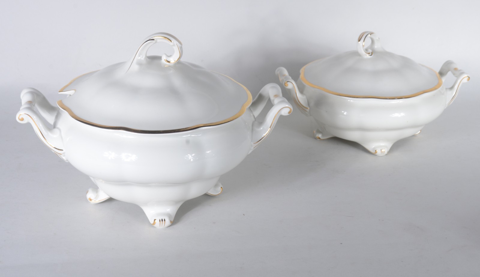 Aparelho de jantar de porcelana polonesa na cor creme com frisos... - foto 3 de 8