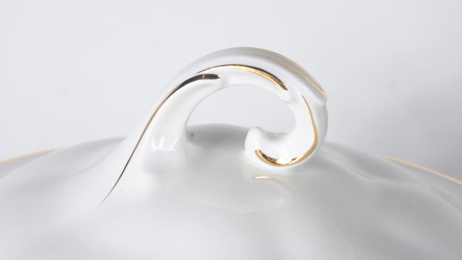 Aparelho de jantar de porcelana polonesa na cor creme com frisos... - foto 4 de 8