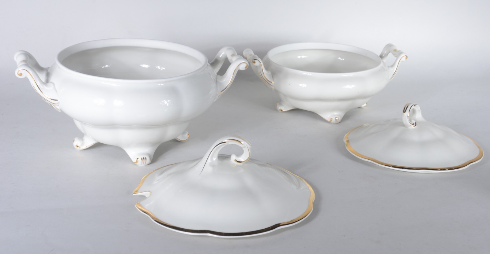 Aparelho de jantar de porcelana polonesa na cor creme com frisos... - foto 5 de 8
