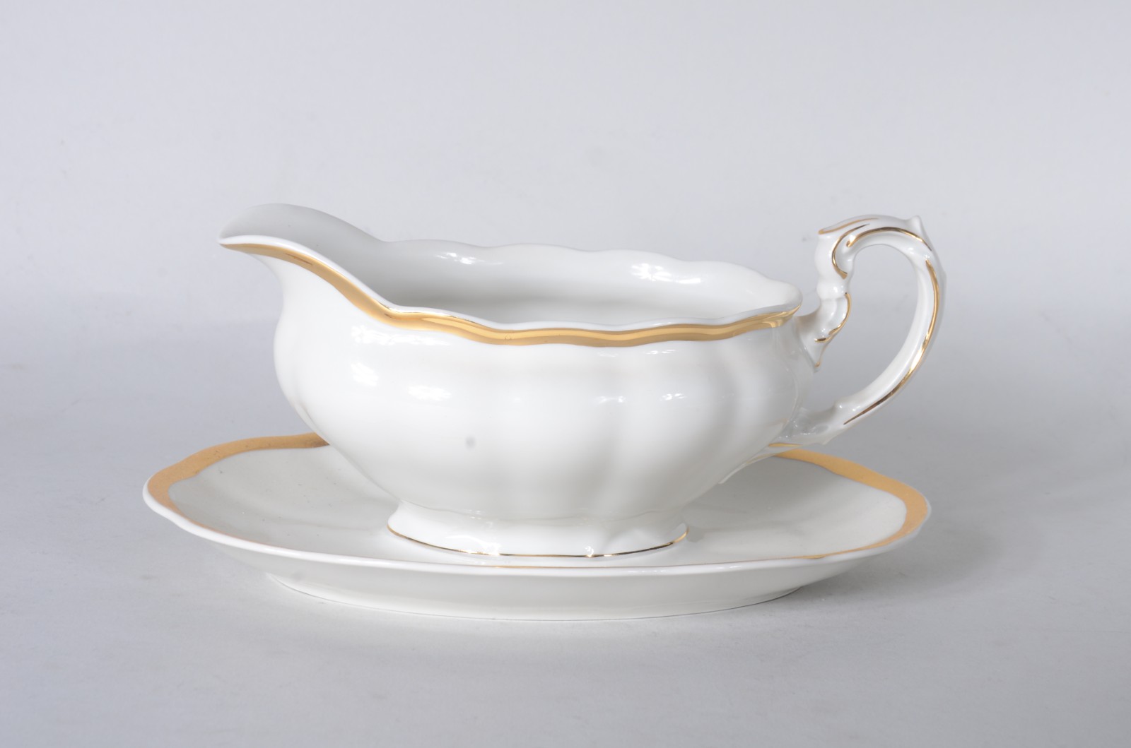 Aparelho de jantar de porcelana polonesa na cor creme com frisos... - foto 6 de 8