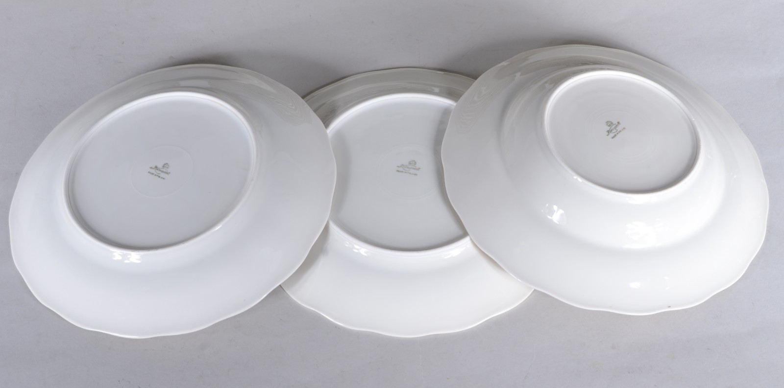Aparelho de jantar de porcelana polonesa na cor creme com frisos... - foto 7 de 8