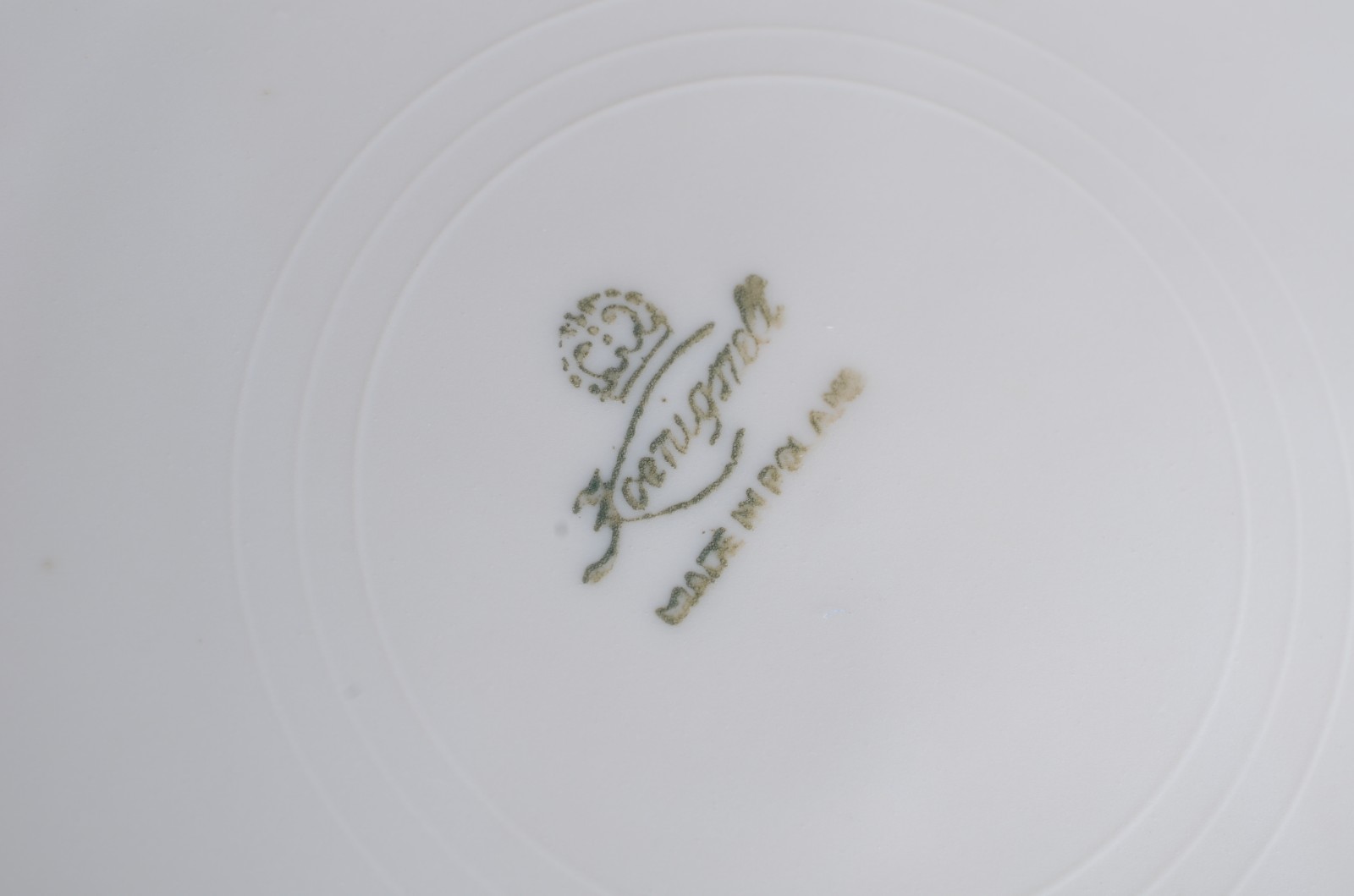 Aparelho de jantar de porcelana polonesa na cor creme com frisos... - foto 8 de 8