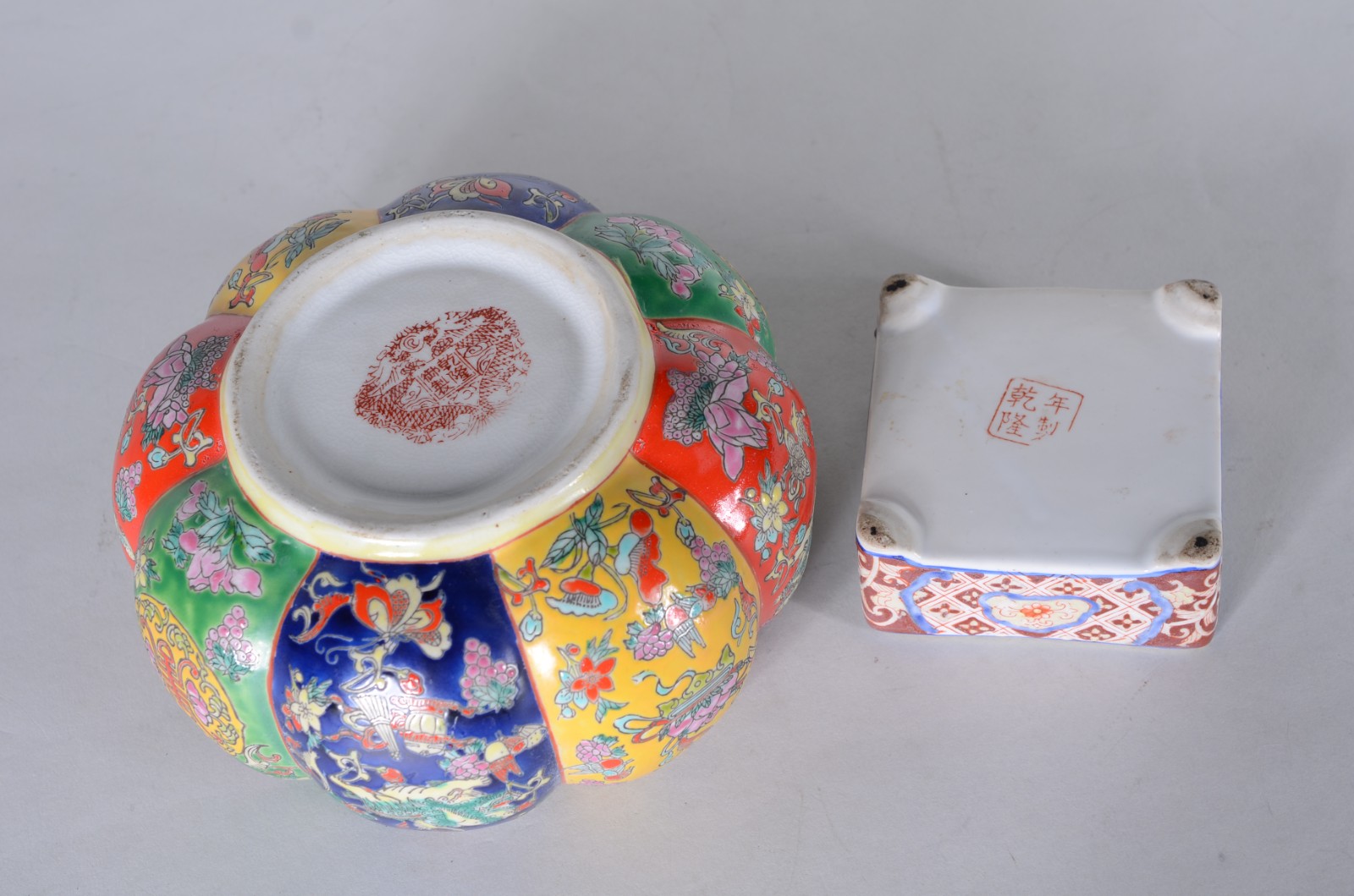 Duas peças orientais, sendo: abobora de porcelana e caixa com aves e... - foto 4 de 6