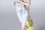 Vieira de Castro, Maternidade - Estatueta de porcelana policromada, marca base.