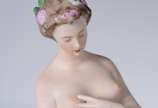 Vieira de Castro, Maternidade - Estatueta de porcelana policromada, marca base.