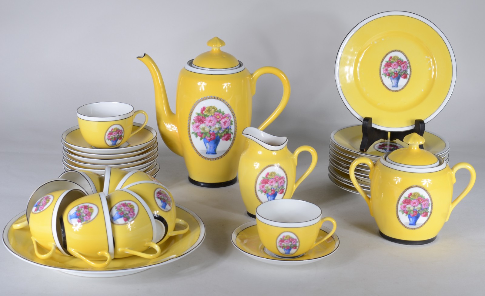Aparelho de chá e café de porcelana tcheca "Victoria - China" na cor... - foto 1 de 11