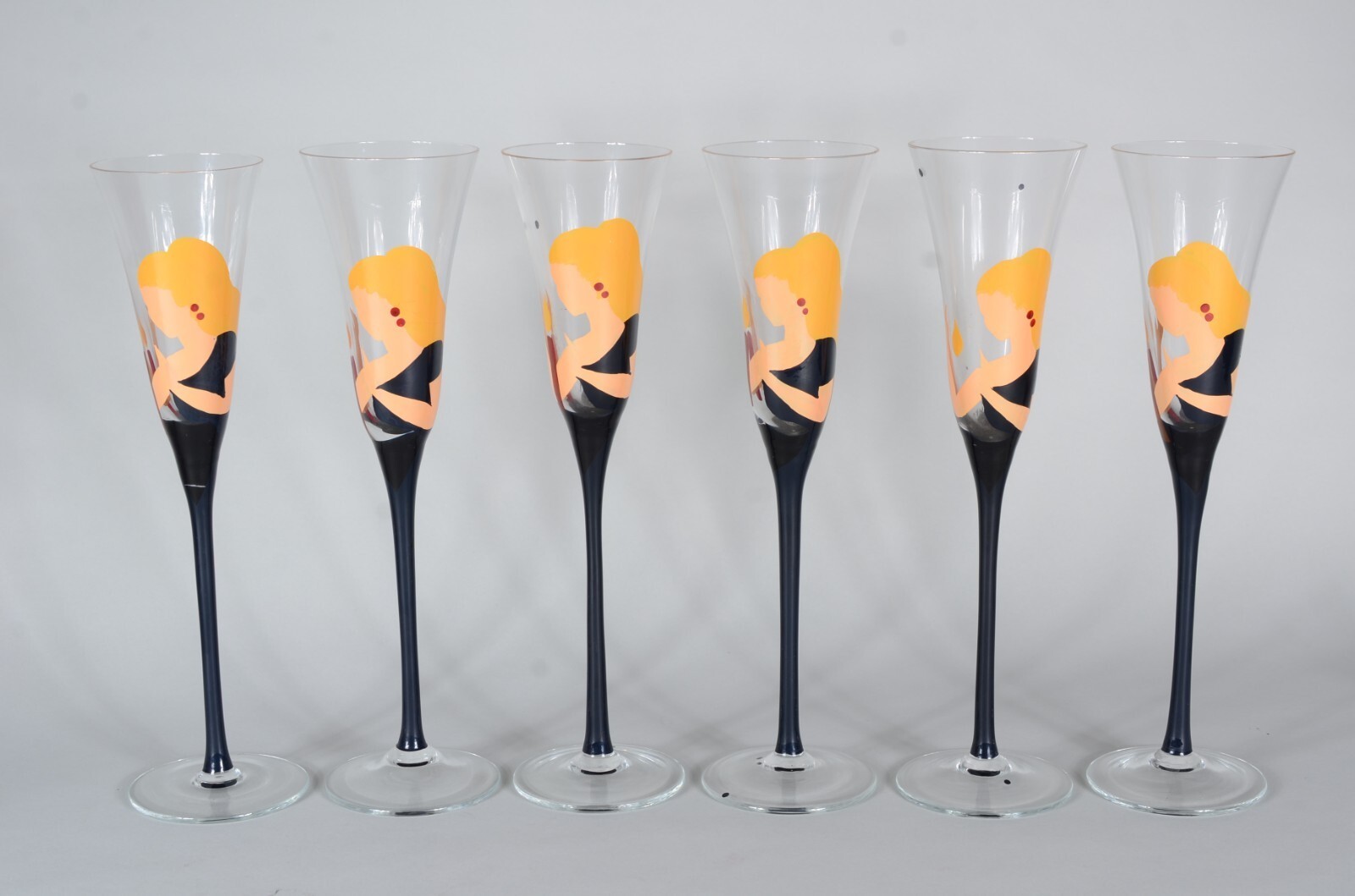 Seis flutes para champagne de vidro pintadas á mão, assinadas. - foto 1 de 5