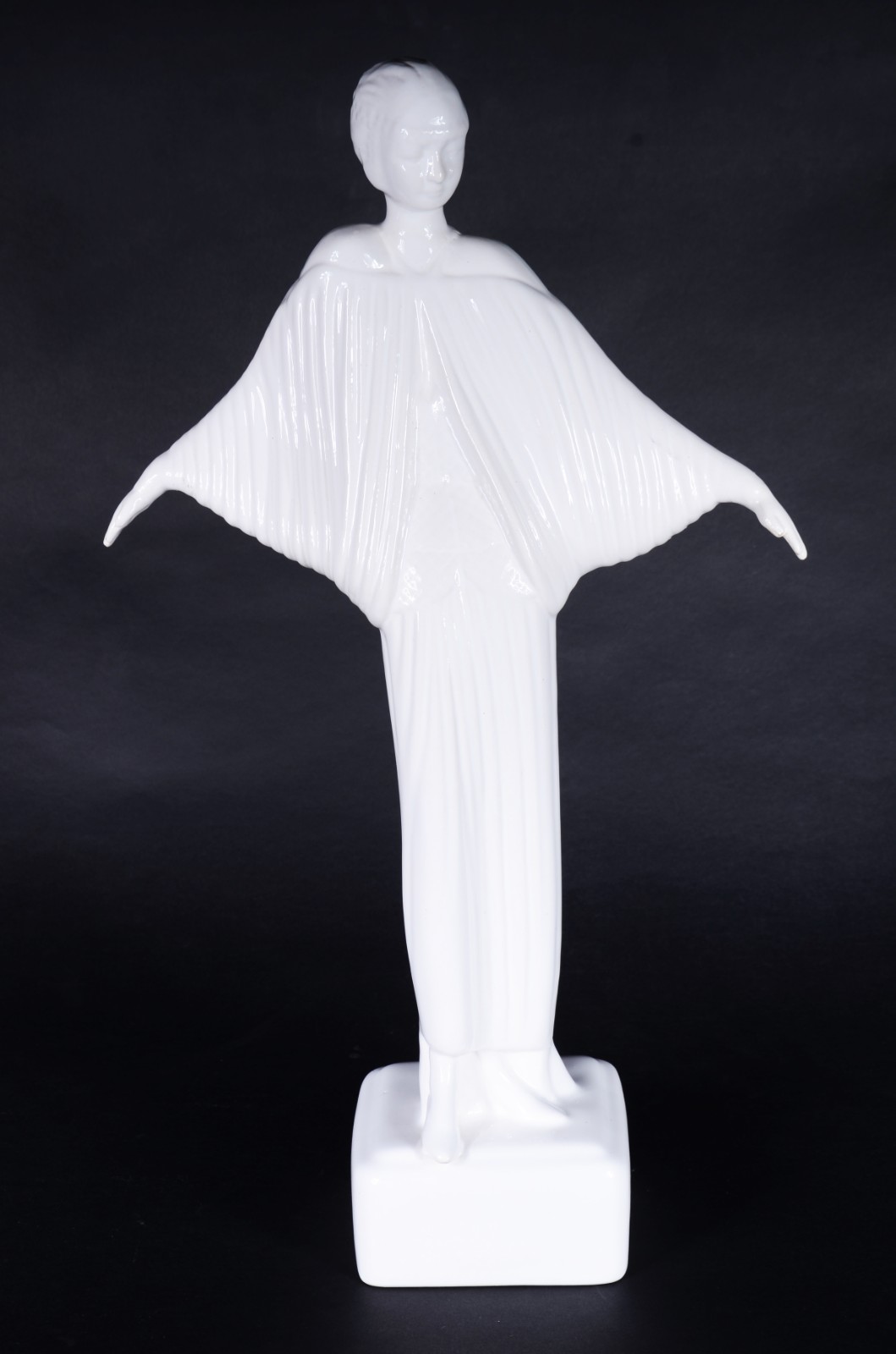 Escultura de cerâmica esmaltada branca representando figura feminina. - foto 1 de 8