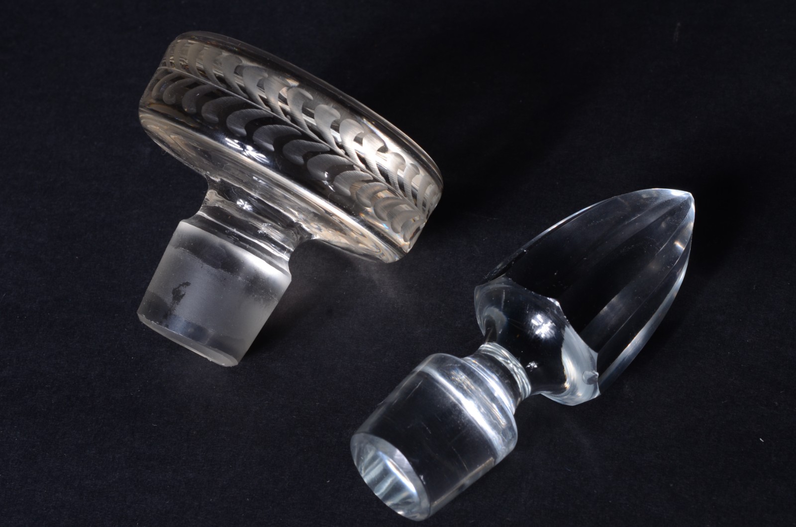 Duas garrafas de cristal. Com mofo. - foto 6 de 9