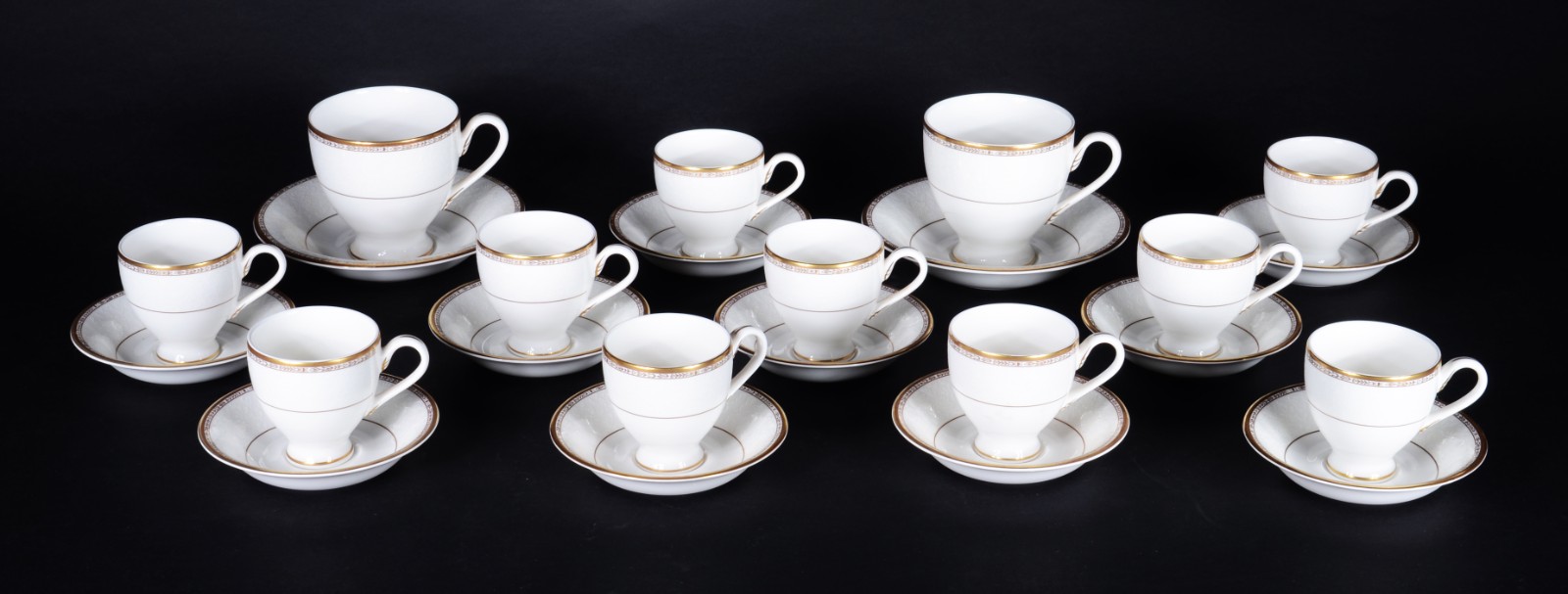Parte de serviço de porcelana Tailandesa - Victorian Gold, fundo... - foto 1 de 6