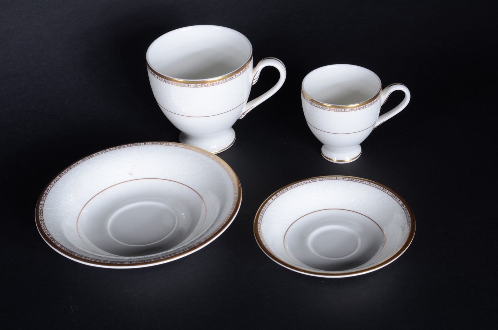 Parte de serviço de porcelana Tailandesa - Victorian Gold, fundo... - foto 4 de 6