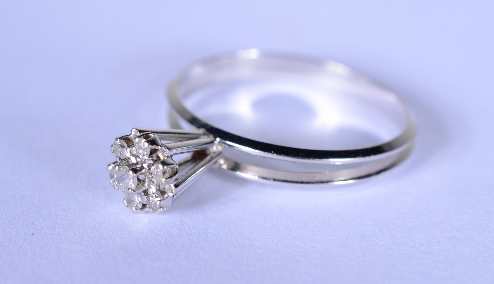 Anel feitio chuveiro de ouro branco, contraste 750 mls, aros duplos e... - foto 1 de 8