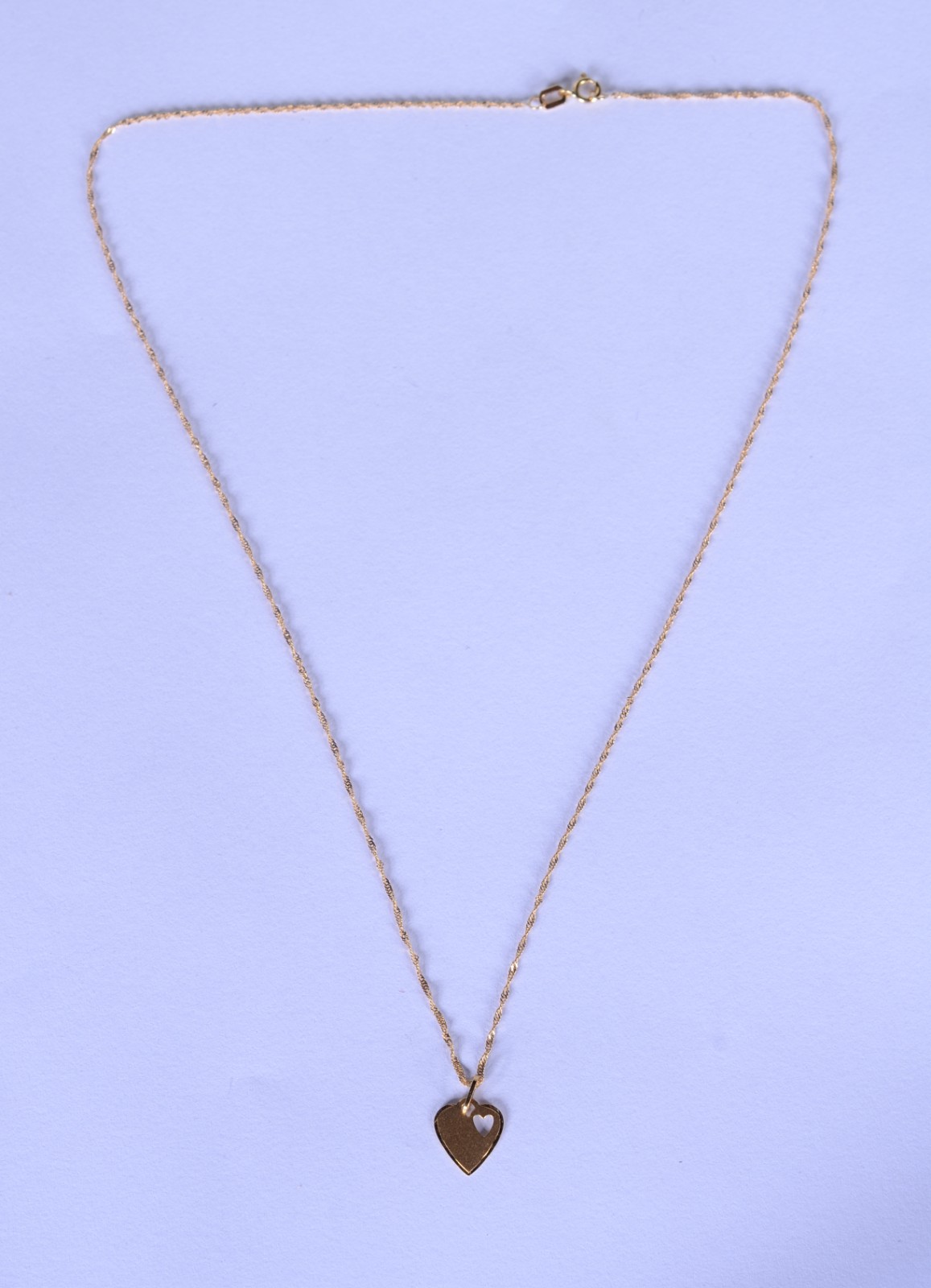 Colar de ouro 18 k., contraste 750 mls, feitio torcido com pendente... - foto 2 de 7