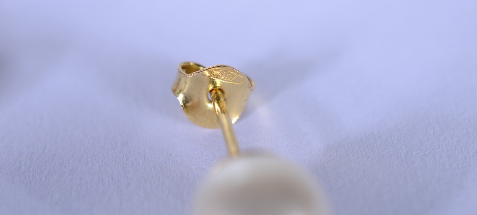 Conjunto composto de: anel e par de brincos de ouro 18 k., contraste... - foto 4 de 7
