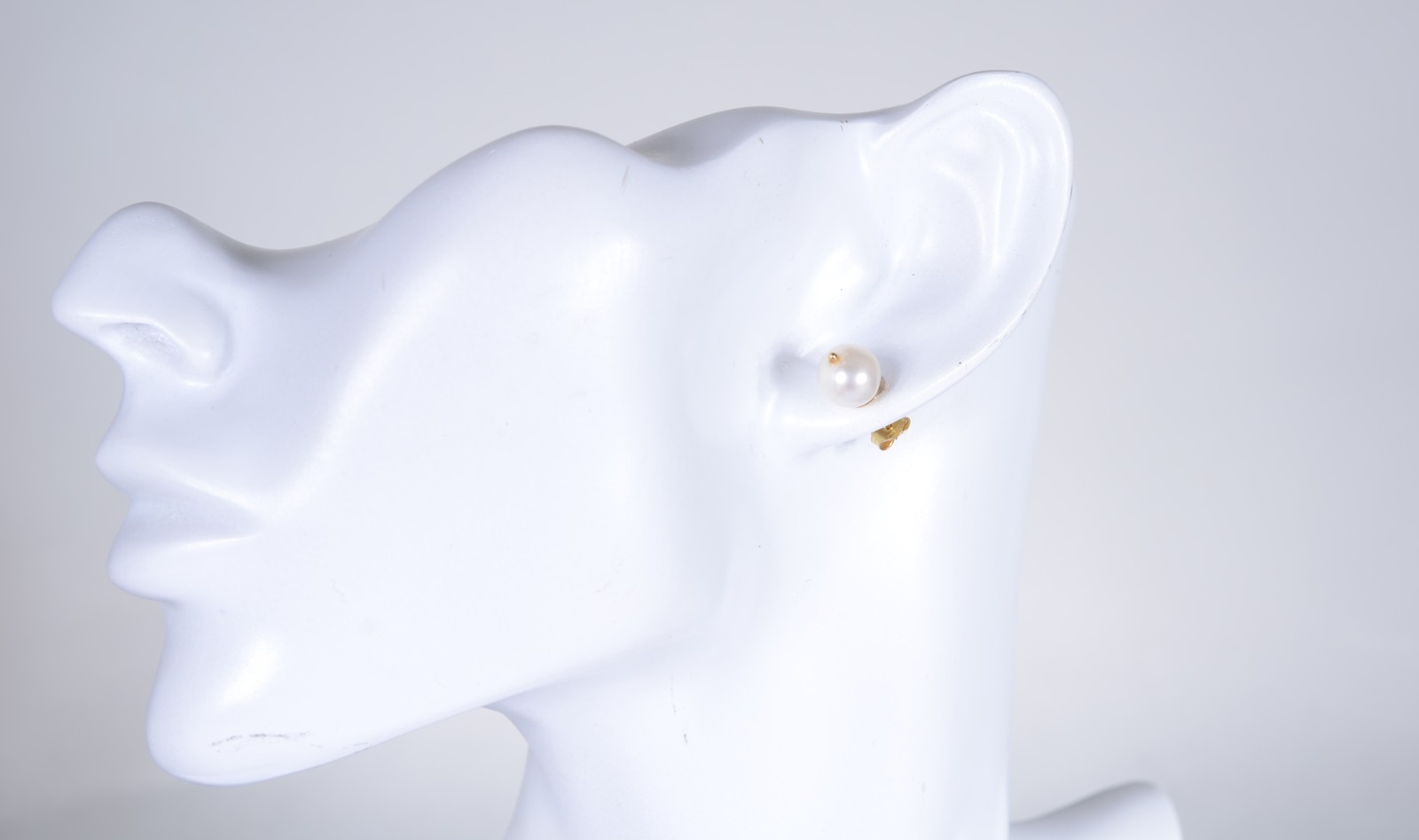 Conjunto composto de: anel e par de brincos de ouro 18 k., contraste... - foto 5 de 7