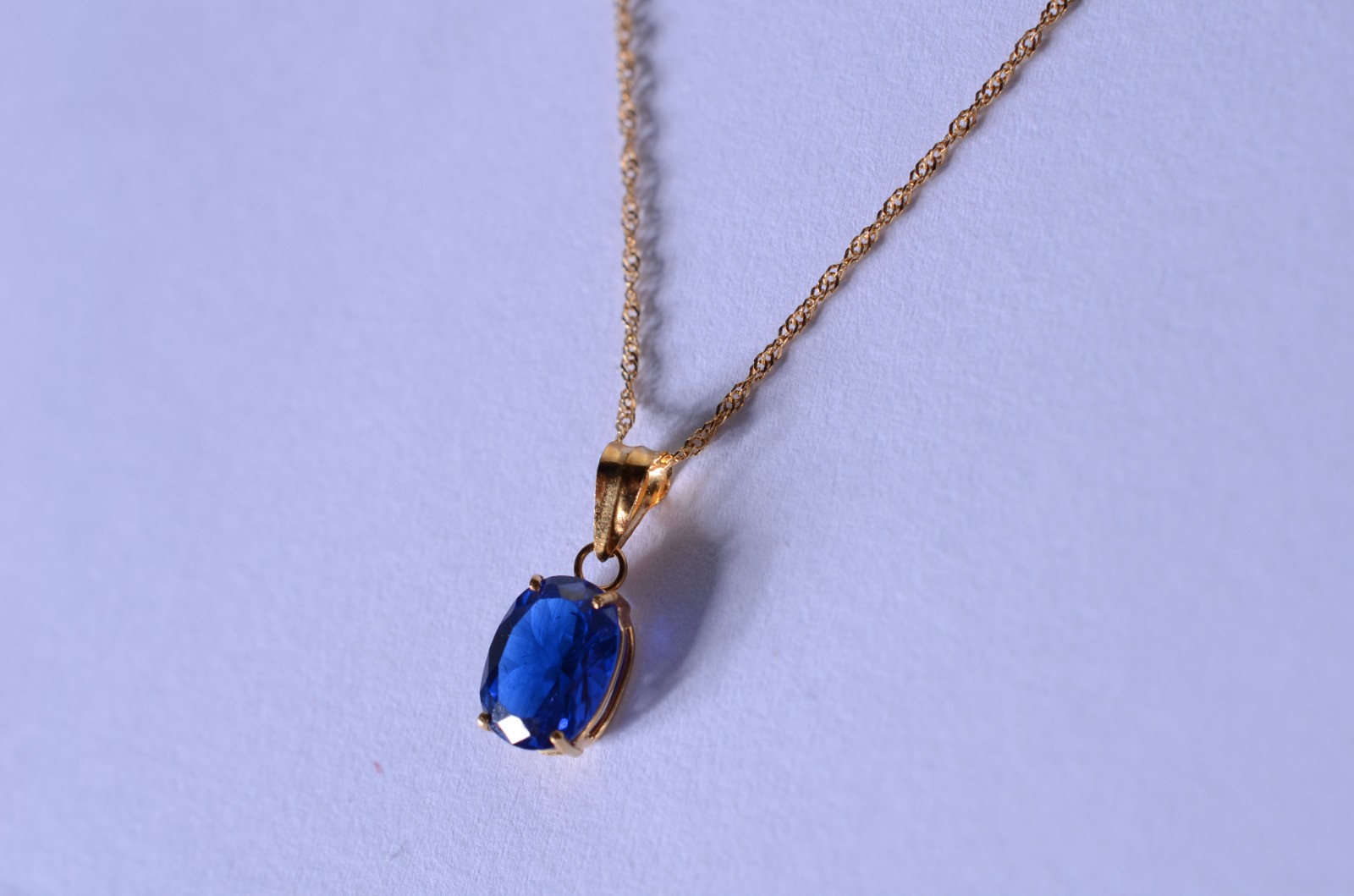 Colar de ouro 18 k., contraste 750 mls, pendente na forma de gota... - foto 4 de 6