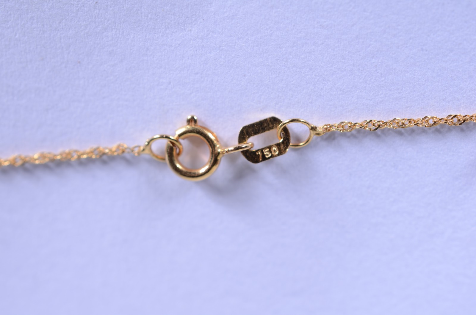 Colar de ouro 18 k., contraste 750 mls, pendente na forma de gota... - foto 5 de 6