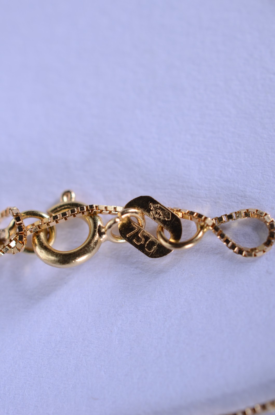 Colar com pendente de ouro 18 k., contraste 750 mls. (Por motivos de... - foto 5 de 6