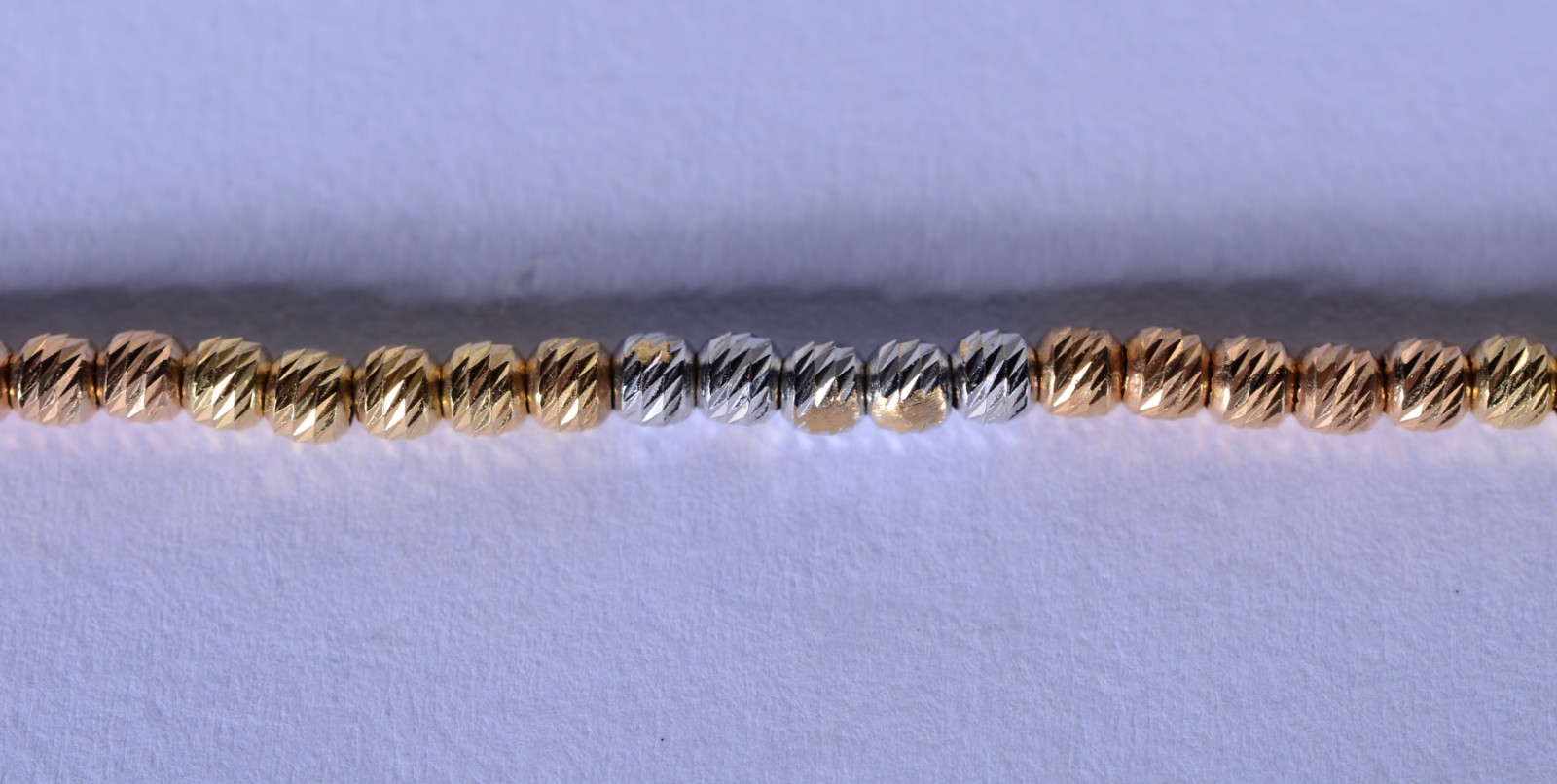 Pulseira em três tons de ouro, contraste 750 mls com "bolinhas"... - foto 5 de 7