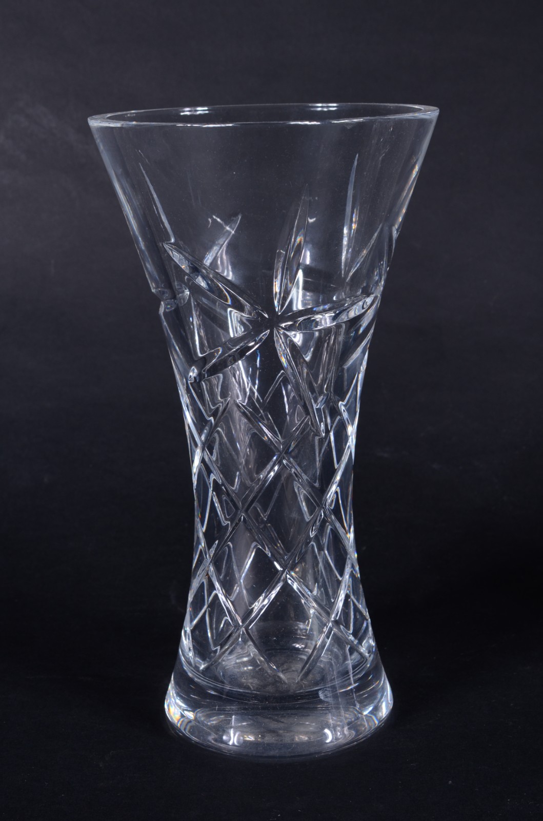 Quatro peças diversas de cristal, sendo: 2 vasos, cesta e bowl. - foto 2 de 11