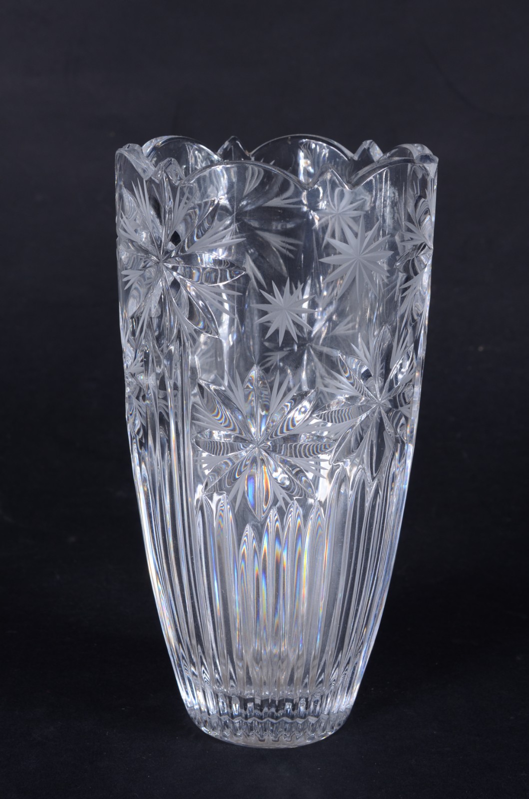 Quatro peças diversas de cristal, sendo: 2 vasos, cesta e bowl. - foto 4 de 11