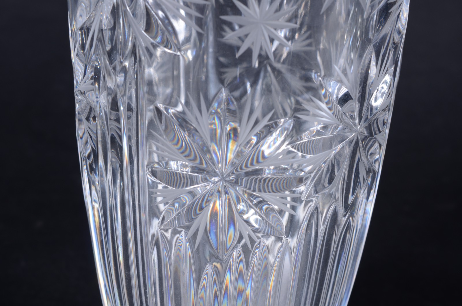 Quatro peças diversas de cristal, sendo: 2 vasos, cesta e bowl. - foto 6 de 11