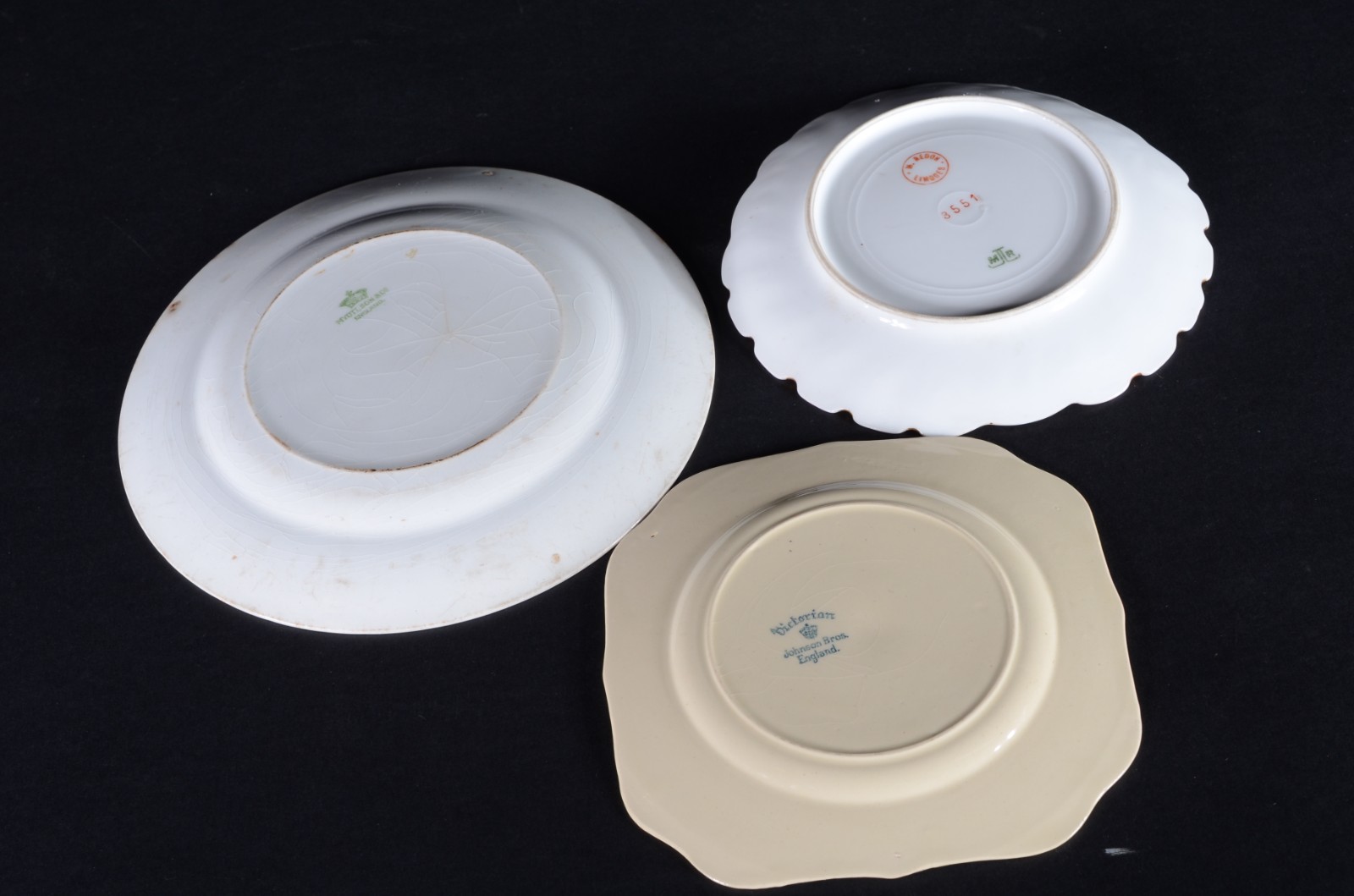Diversas peças, sendo: 3 pratos para pão de porcelana francesa... - foto 4 de 7