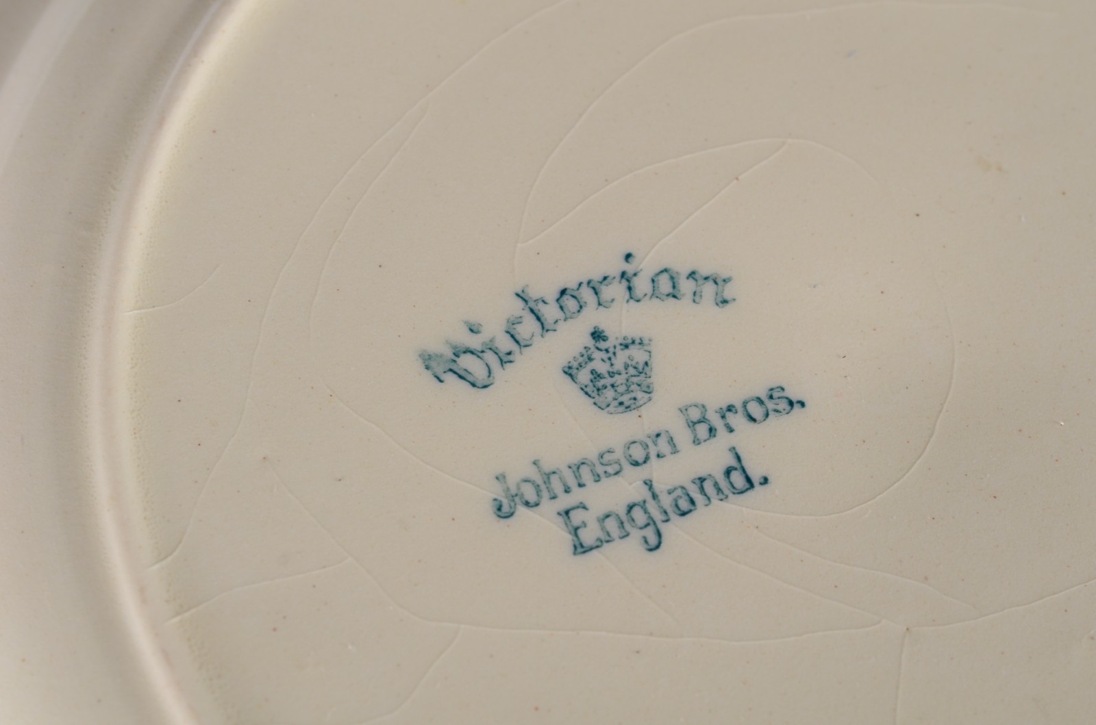 Diversas peças, sendo: 3 pratos para pão de porcelana francesa... - foto 6 de 7