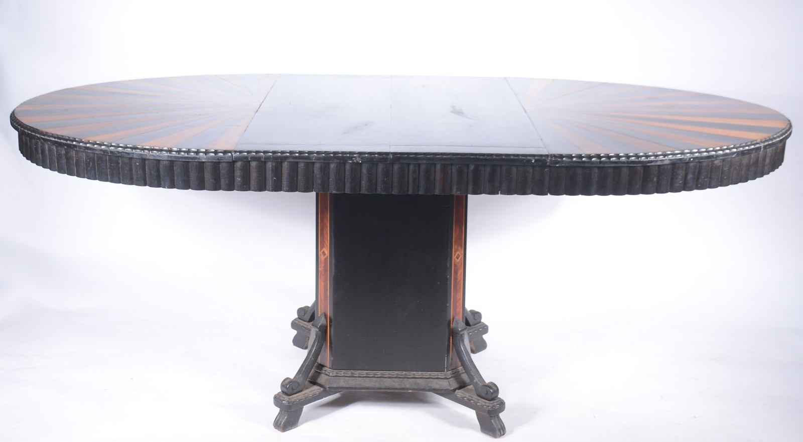 Mesa de jantar de madeira nobre, tampo oval com trabalho em... - foto 2 de 9