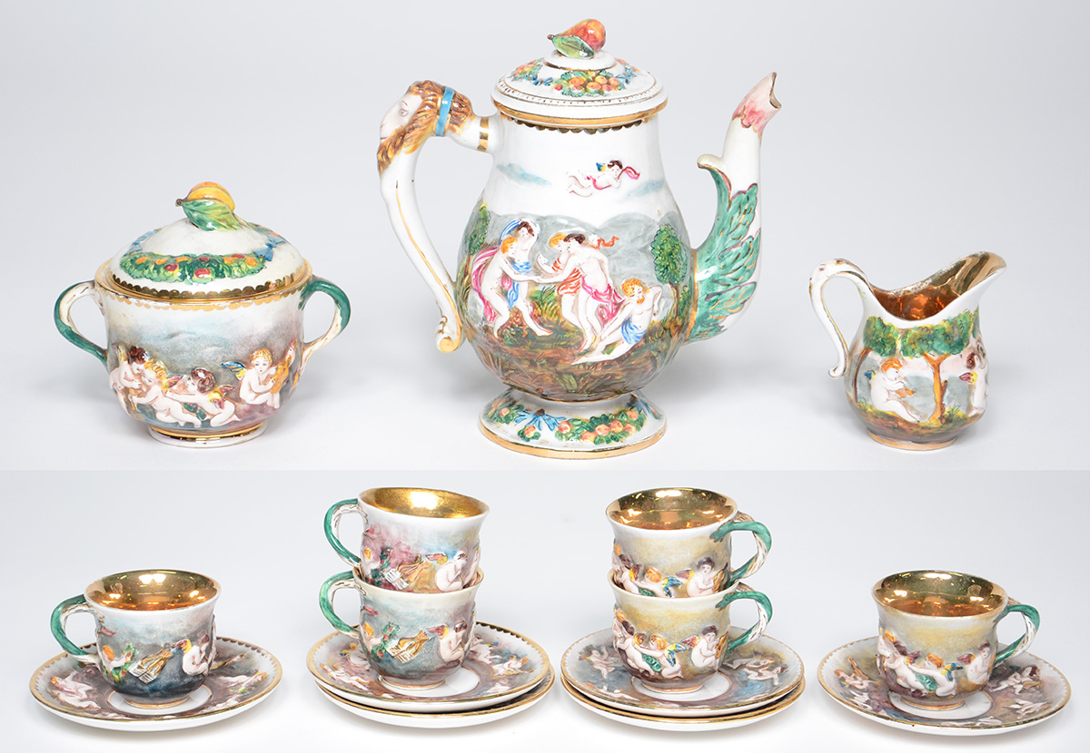 Serviço de café de porcelana italiana Capodimonte, com figuras em...