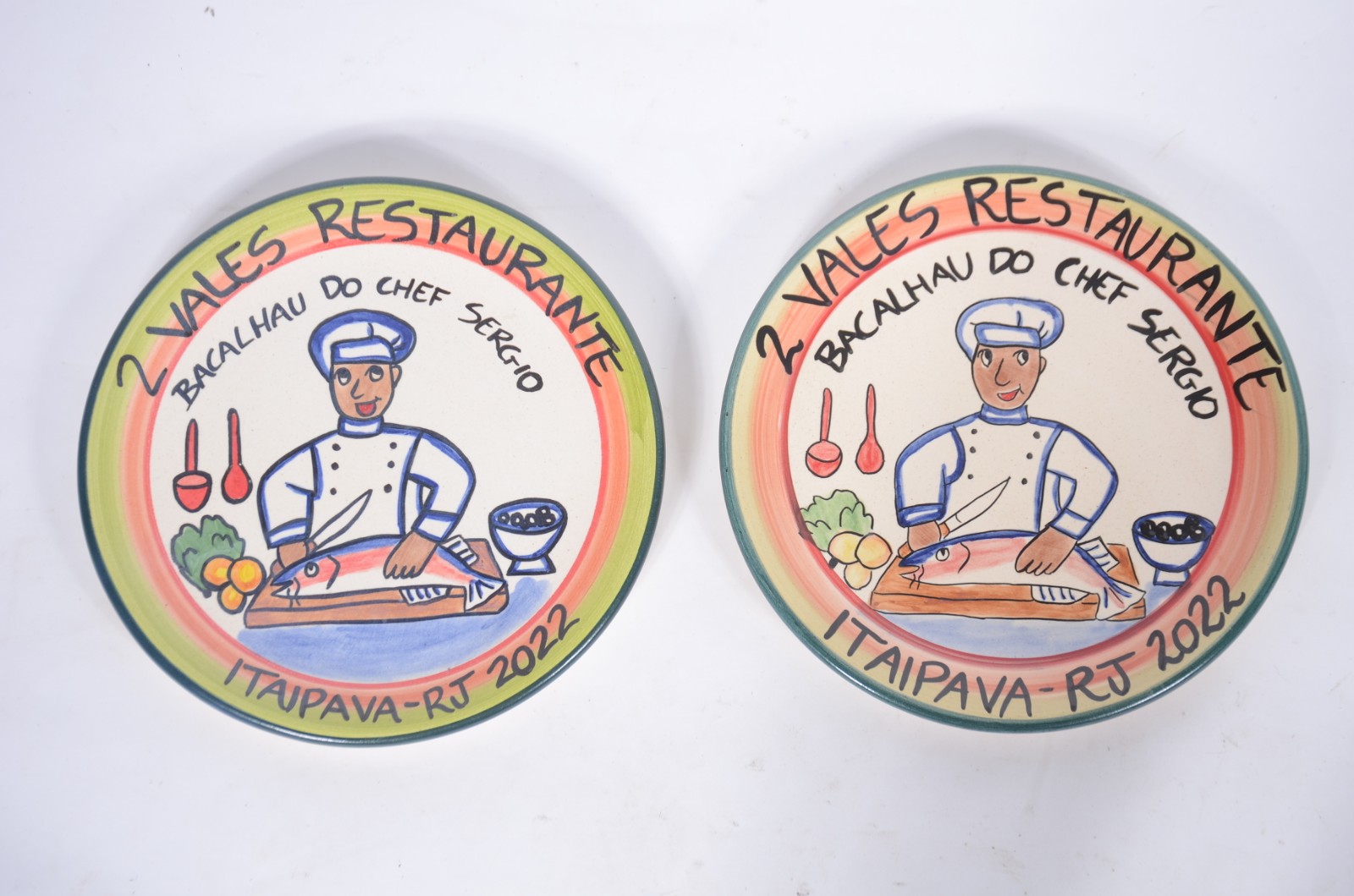 Dois pratos de cerâmica de restaurantes da "Boa Lembrança". - foto 1 de 4