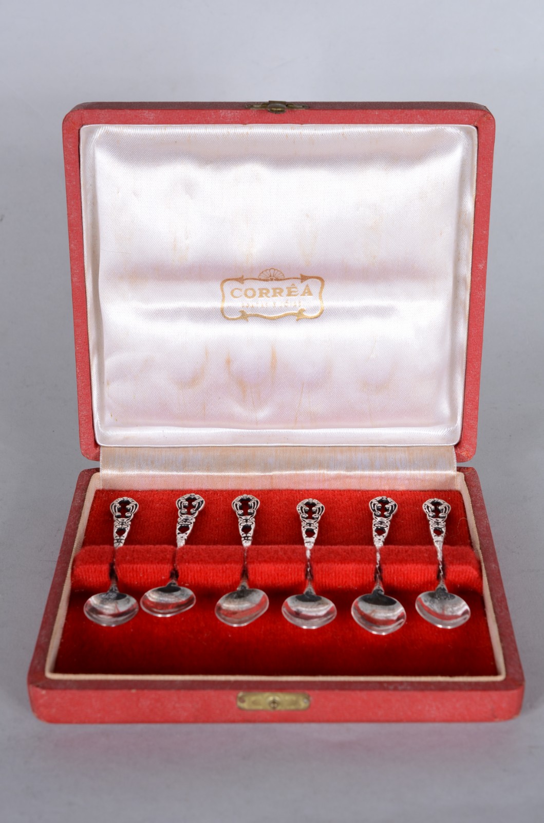 Conjunto com colheres de prata para café e 2 enfeites na forma de... - foto 3 de 11